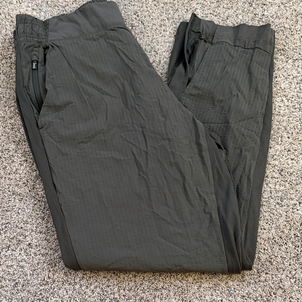 Athleta Brooklyn jogger textures olive green 8P